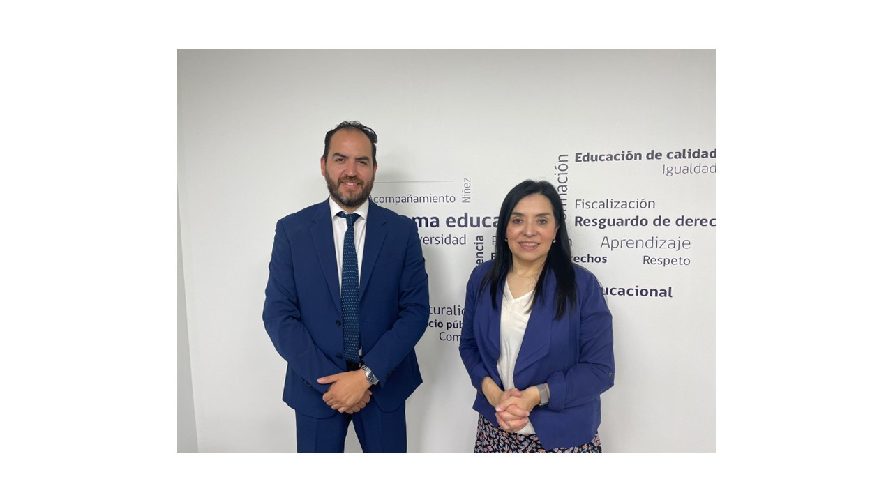 Equipo del SLEP Los Libertadores visita al Director Regional Metropolitano de la Superintendencia de Educación
