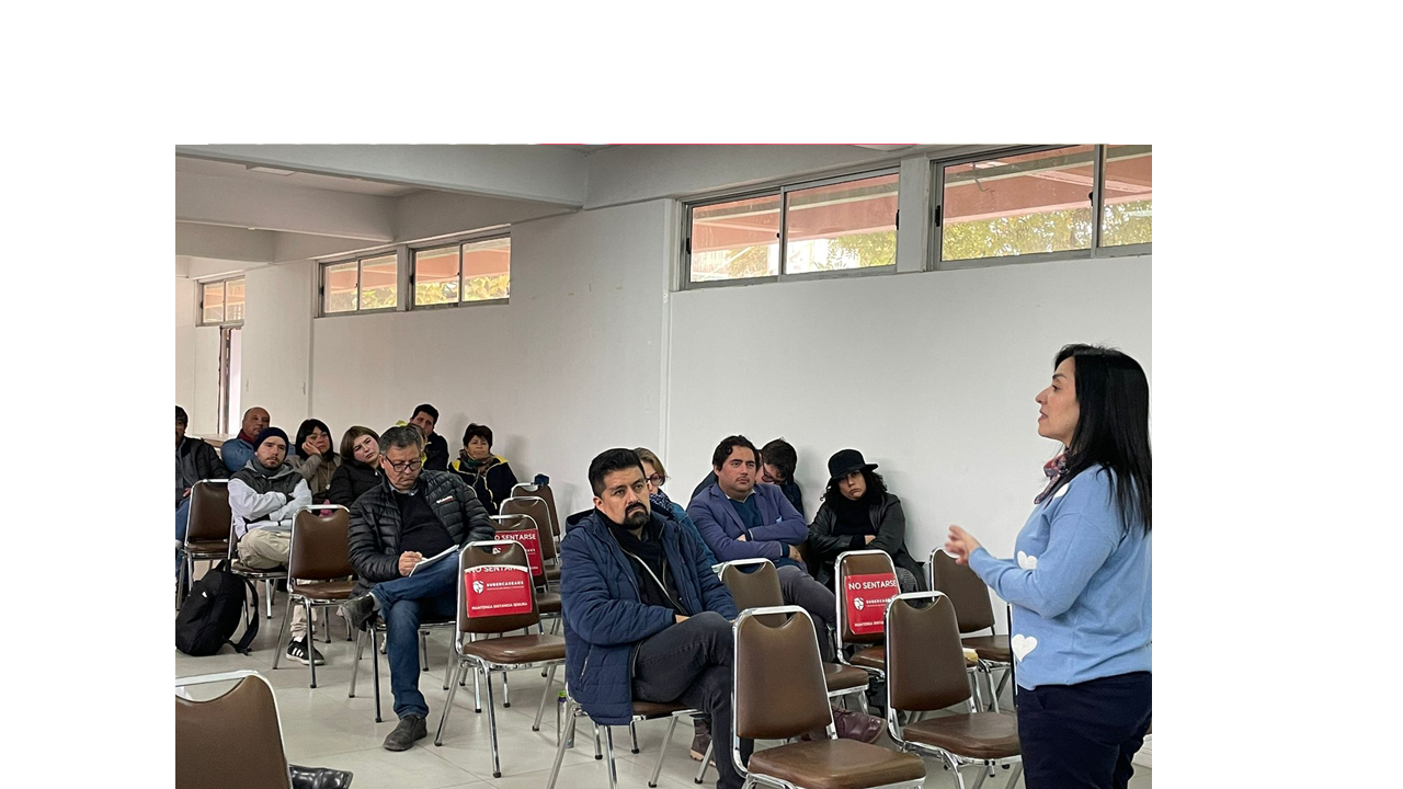Docentes y asistentes de la educación del Liceo Federico García Lorca resolvieron dudas del traspaso en taller junto al SLEP Los Libertadores