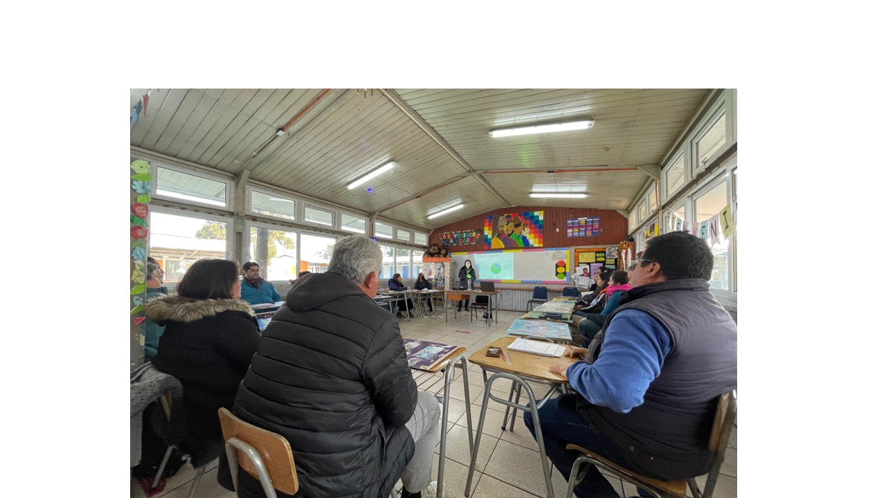 Equipo directivo, docentes y asistentes de la educación de la Escuela Likan Antai participaron en conversatorio con el SLEP Los Libertadores