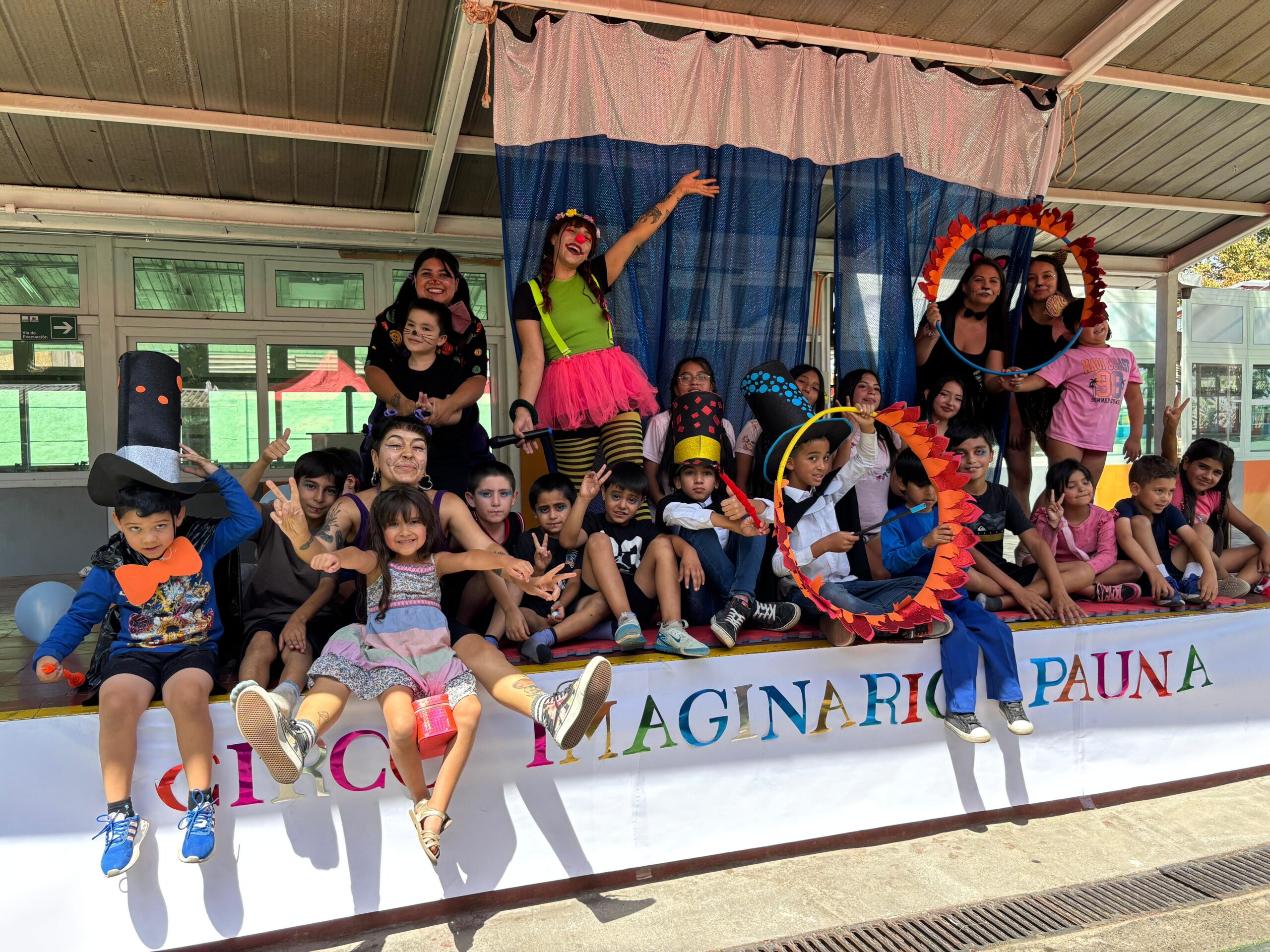 Con un circo de los niños cerraron las escuelas abiertas de verano en Conchalí y Quilicura